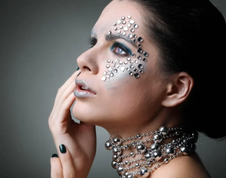 Maquillaje con pedrería