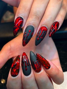 Uñas ensangrentadas